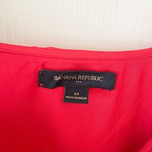 Banana Republic Medium Strawberry Ruffle Shirt Blouse Top‎ with Fabric Buttons - Picture 5 of 10